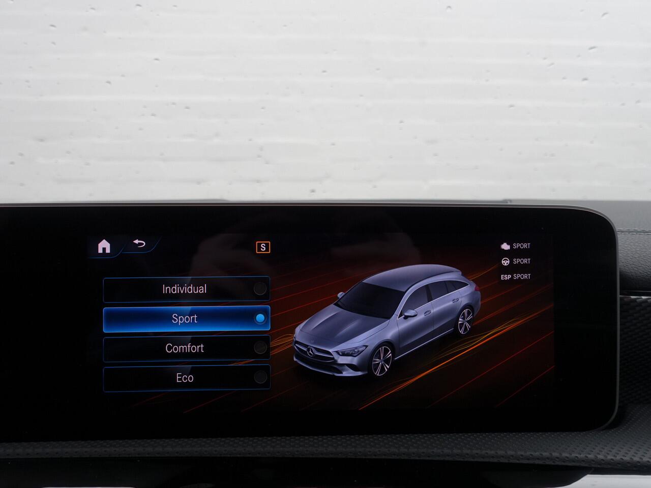 Mercedes-Benz CLA-KLASSE Shooting Brake 220 AMG Edition Aut- Xenon Led, CarPlay, Camera, Carbon Pakket, Lane Assist, Park Assist