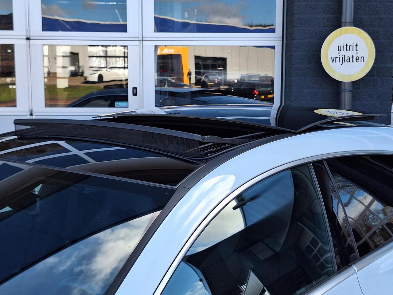 Mercedes-Benz CLA-KLASSE Shooting Brake 180 | Panoramadak | AMG | Achteruitrijcamera | Stoelverwarming | Multibeam LED | Sfeerverlichting | Keyless-GO | Elektrische achterklep