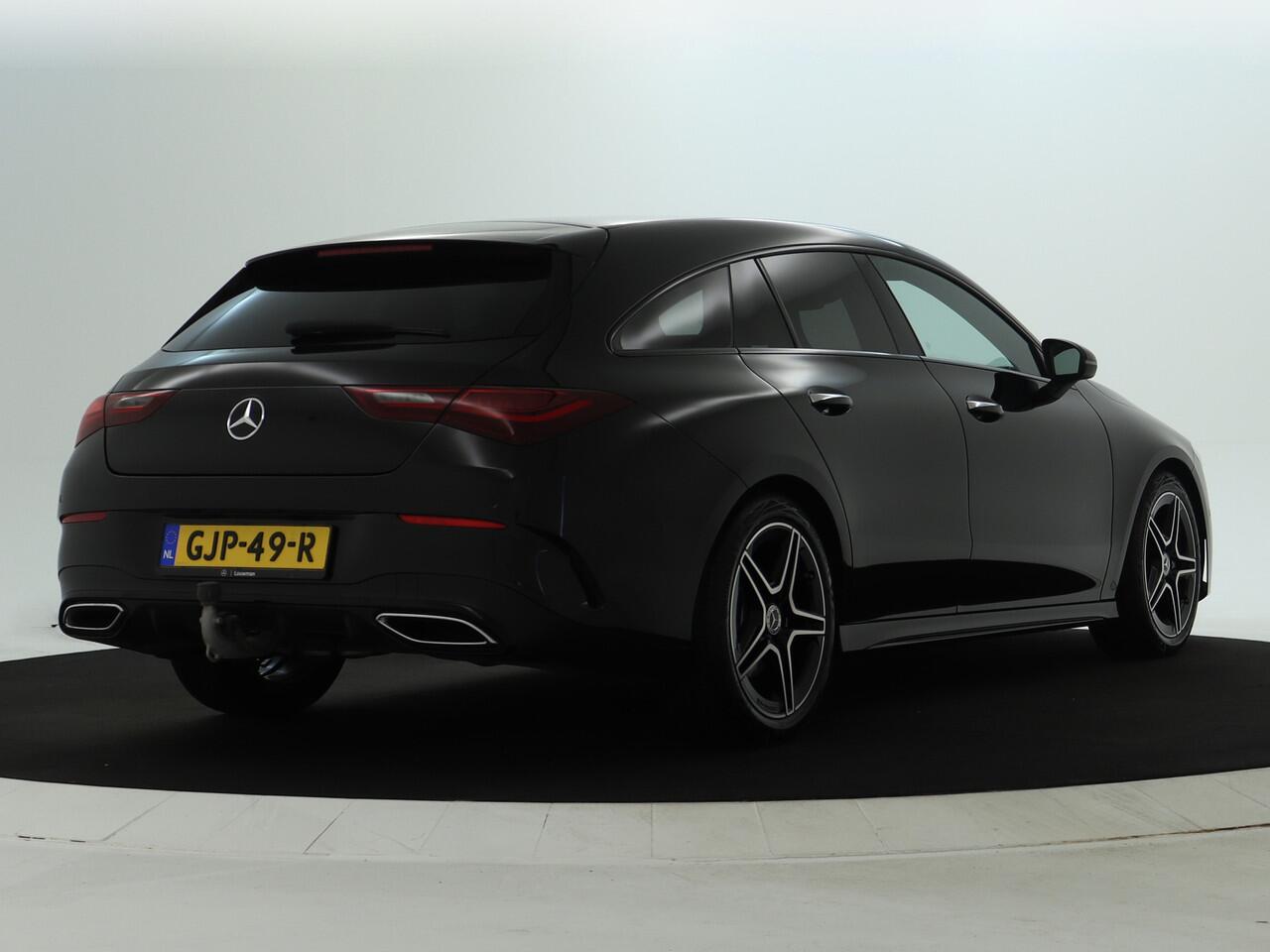 Mercedes-Benz CLA-KLASSE Shooting Brake 180 AMG Nightpakket | Trekhaak | Keyless Go | Sfeerverlichting | Stoelverwarming | Parkeerpakket met Camera | Inclusief 24 maanden Mercedes-Benz Certified garantie voor Europa.