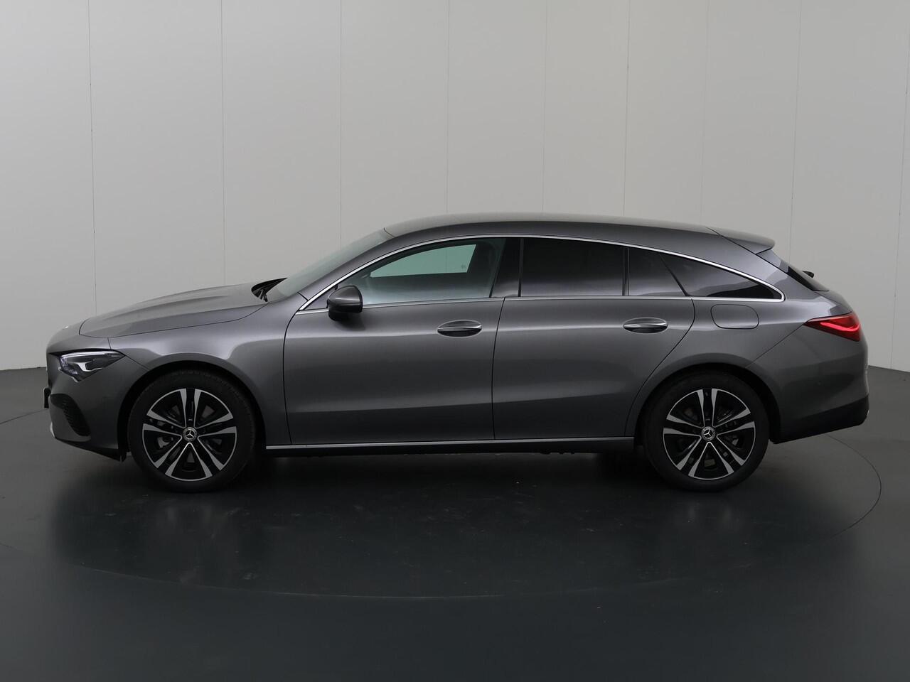Mercedes-Benz CLA-KLASSE Shooting Brake 250e Star Edition | Easypack - achterklep | Keyless go | Achteruitrijcamera | Stoelverwarming | Sfeerverlichting |