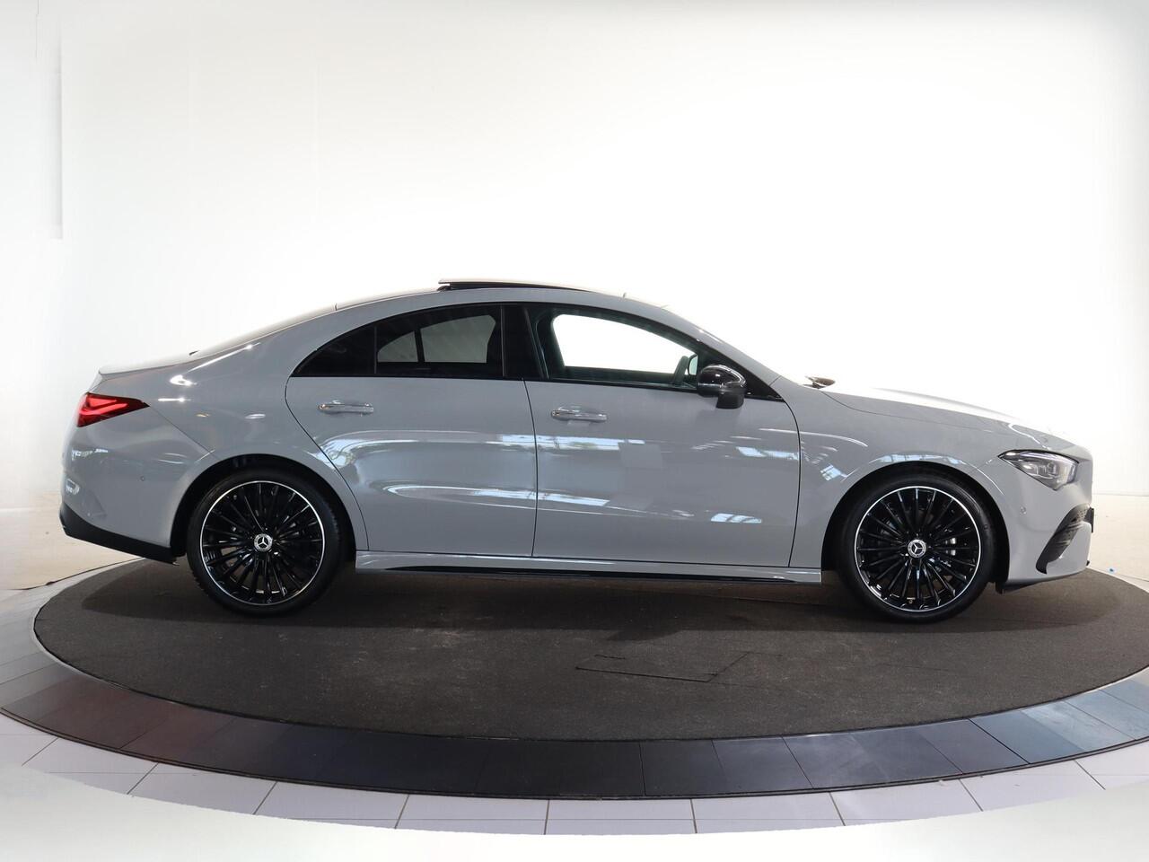 Mercedes-Benz CLA-KLASSE 180 Business Solution AMG | Panoramaschuifdak | AMG Line Plus | Head-up display | Nightpakket | 360° camera | Dodehoekassistent |