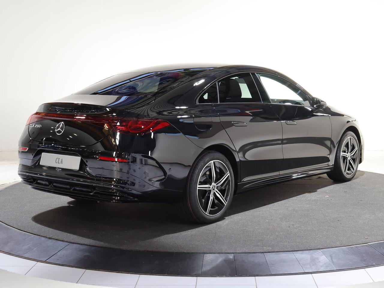 Mercedes-Benz CLA-KLASSE 250+ Launch Edition 85 kWh | Night | Panoramadak | Stoelverwarming | DISTRONIC | Achteruitrijcamera | Dodehoekassistent |