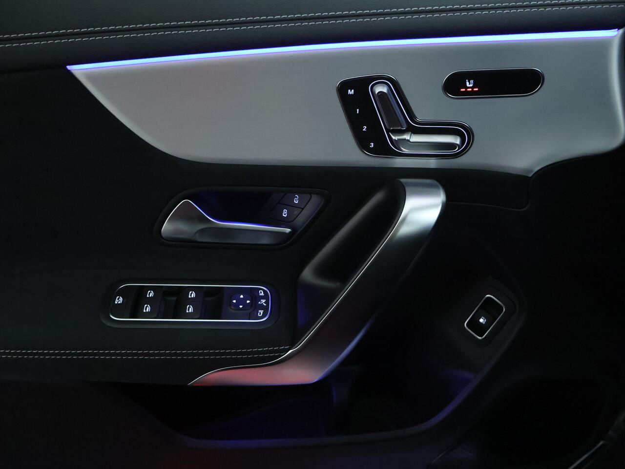 Mercedes-Benz CLA-KLASSE Shooting Brake 250 e Business Solution AMG | Trekhaak | AMG Line Plus pakket | Nightpakket | Parkeerpakket met 360°-camera | Antidiefstalpakket GUARD 360° Plus | EASY PACK achterklep | KEYLESS-GO |