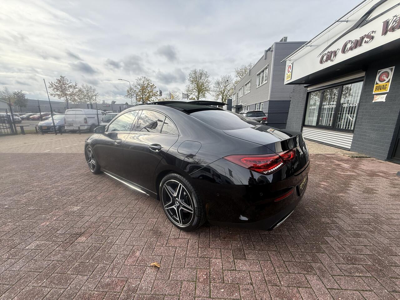 Mercedes-Benz CLA-KLASSE 200 AMG-LINE automaat panodak navi camera climate ctr cruise ctr keyless matrix lmv 18 inch sound dealer onderhouden