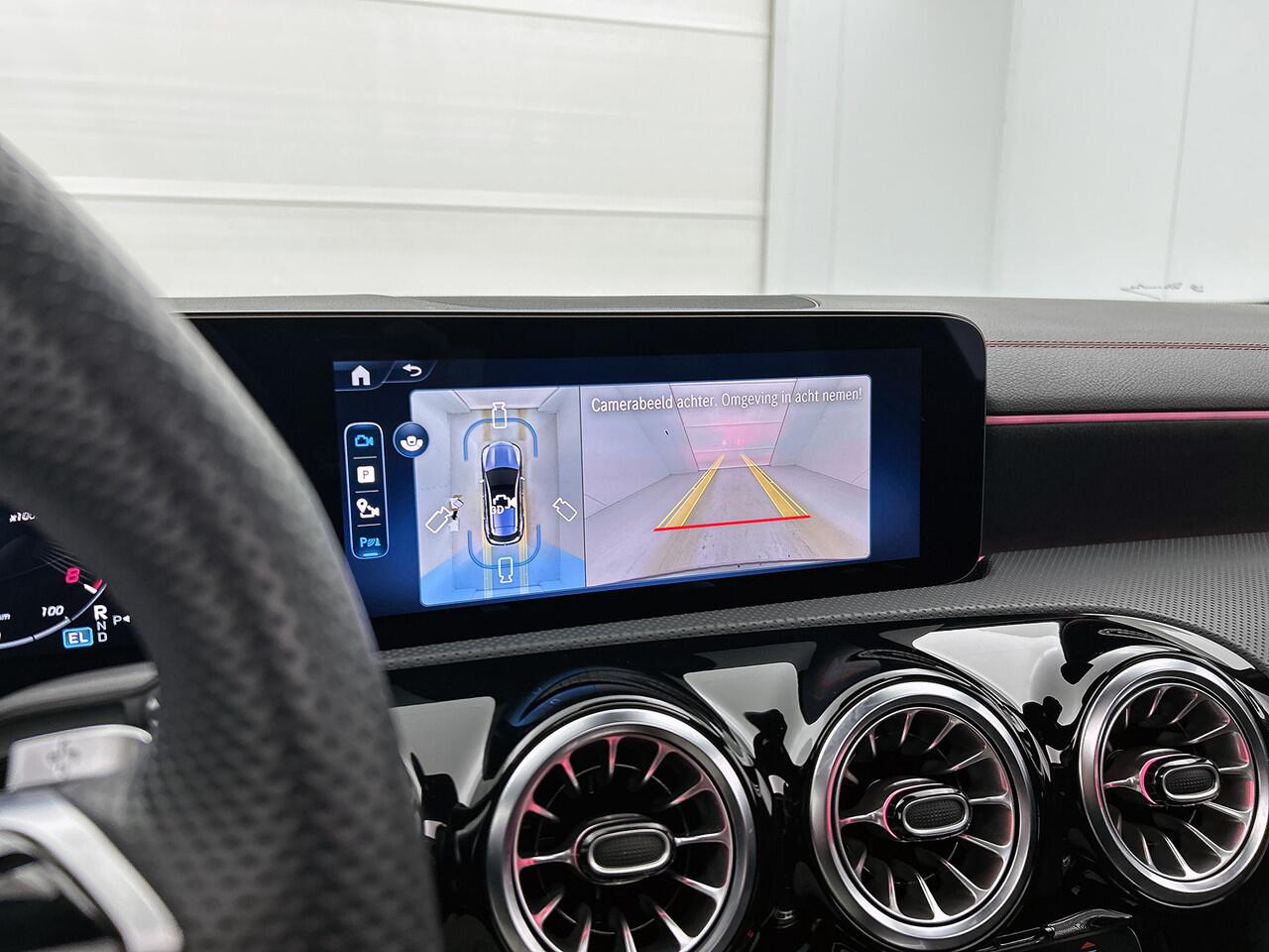 Mercedes-Benz CLA-KLASSE Shooting Brake 250 e AMG Nightpakket Plug-In Hybride | Panoramadak | Memory | Head Up display | 360° Camera | Dode Hoek Ass | Sfeerverlichting | Keyless Go | Inclusief 24 maanden Mercedes-Benz Certified garantie voor Europa.