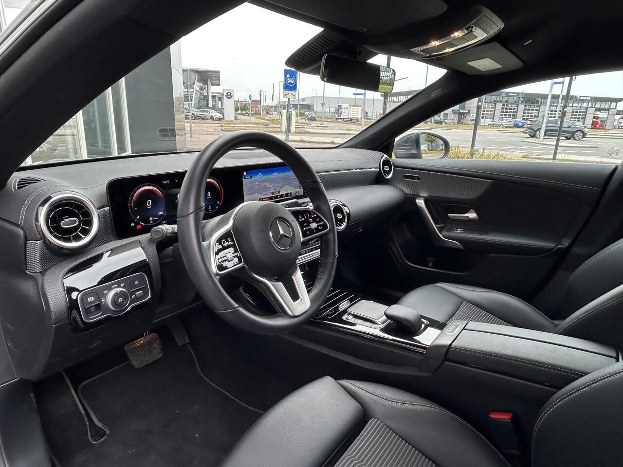 Mercedes-Benz CLA-KLASSE Shooting Brake 180 Luxury | Trekhaak | Sfeerverlichting