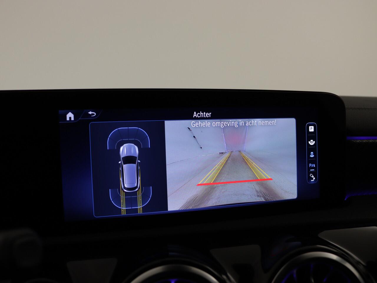 Mercedes-Benz CLA-KLASSE Shooting Brake 180 Star Edition Luxury Line | Trekhaak | Donkergetint glas achter | Verwarmde stoelen vooraan | Parkeerpakket met achteruitrijcamera | KEYLESS GO-comfortpakket | Draadloos oplaadsysteem voor smartphone |