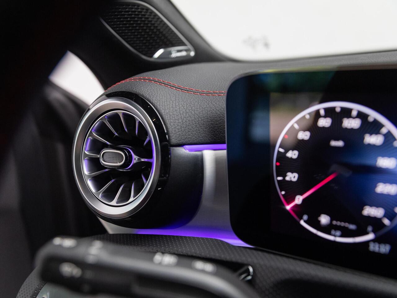 Mercedes-Benz CLA-KLASSE Coupé 180 Business Solution AMG