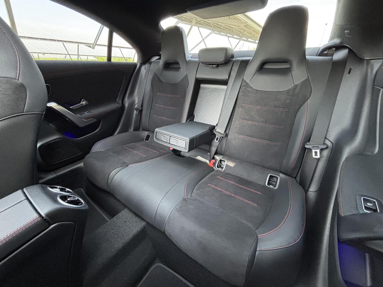 Mercedes-Benz CLA-KLASSE 180 Business Solution AMG | Panoramadak | Burmester | Trekhaak | Rijassistentiepakket | Winter pakket | 360 camera |