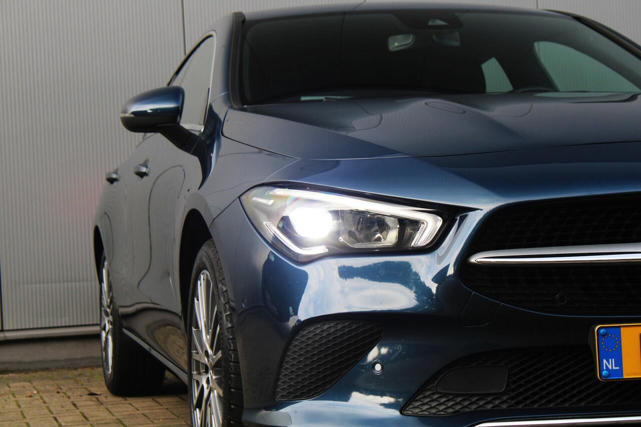 Mercedes-Benz CLA-KLASSE Shooting Brake 250 e 218pk Luxury Line | Widescreen | Camera | Navigatie | Stoel & stuurverwarming | Elektrische achterklep | Zwenkbare trekhaak