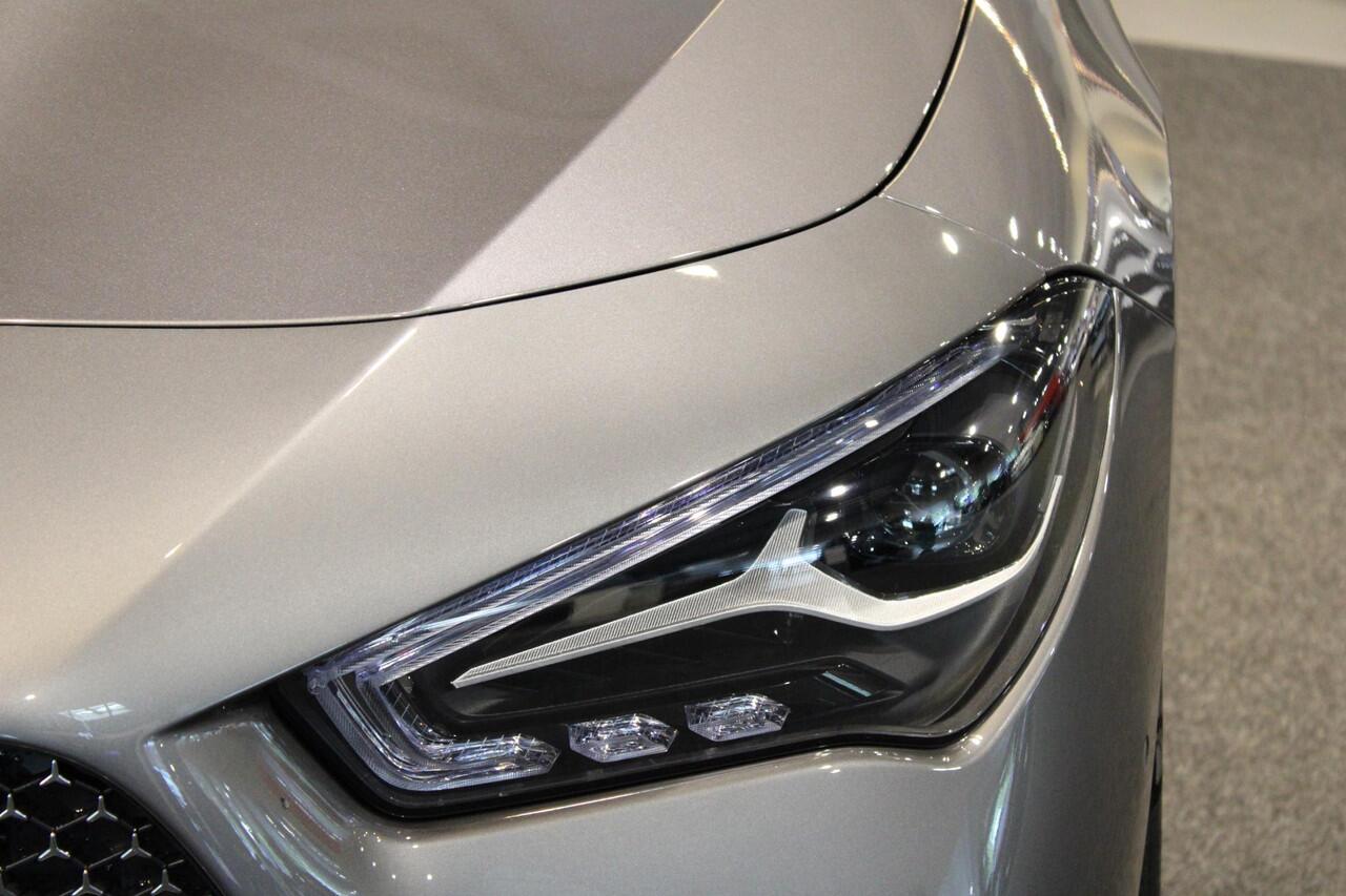 Mercedes-Benz CLA-KLASSE Shooting Brake 180 Luxury Line Panorama dak | Trekhaak