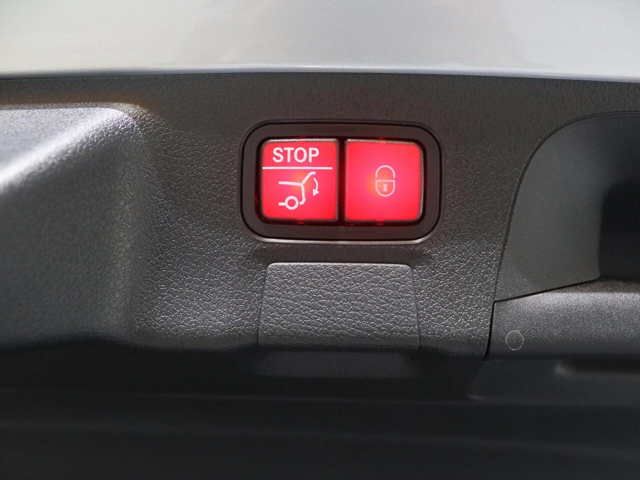 Mercedes-Benz CLA-KLASSE Shooting Brake 250e Business Solution AMG | Night | Panoramadak | Trekhaak | Sfeerverlichting | Parkeercamera | Stoelverwarming |