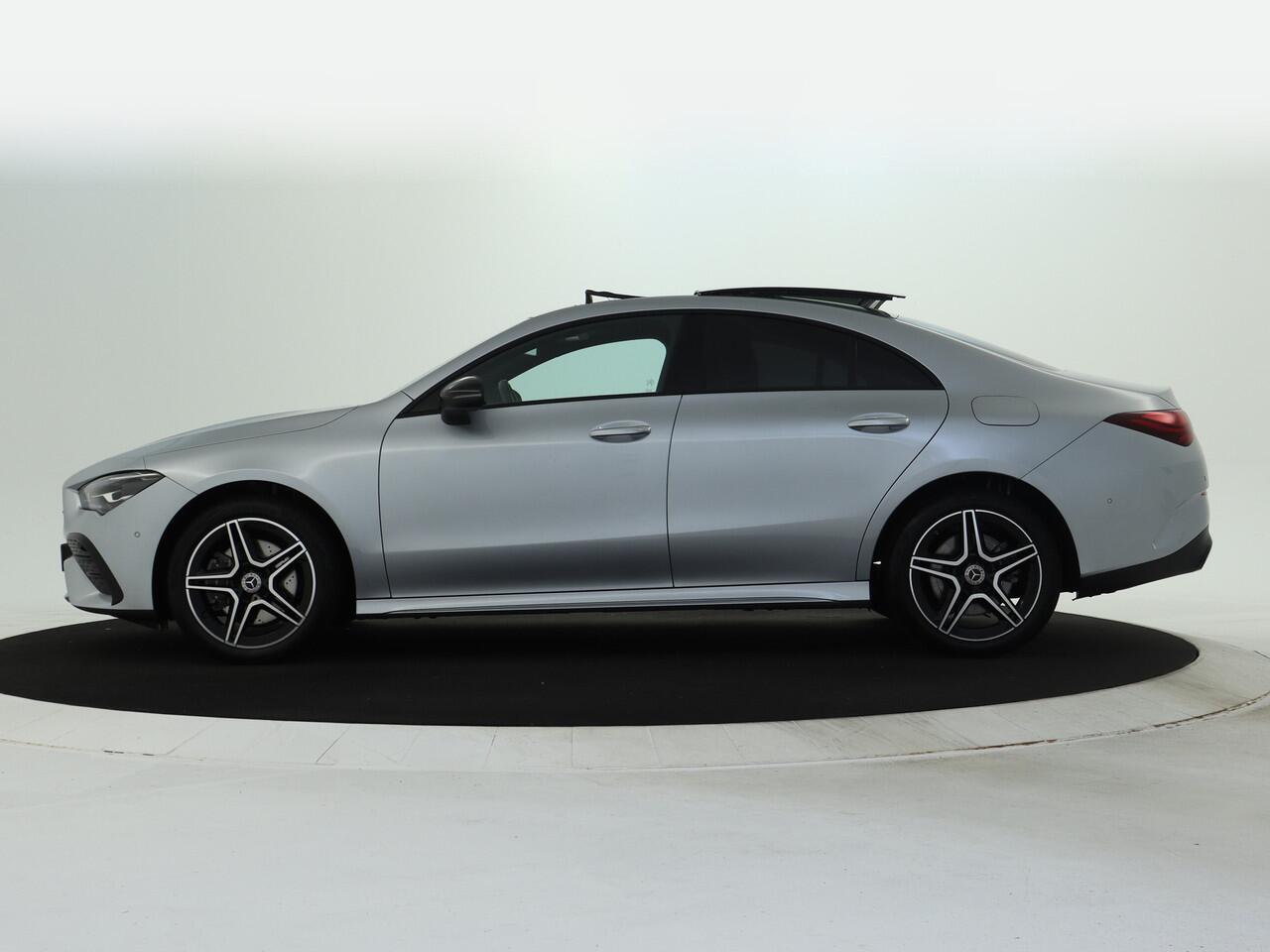Mercedes-Benz CLA-KLASSE 250e Plug-In Hybride AMG | Panoramadak | Burmester® | Stuur en Stoelverwarming | Keyless Go | Dode Hoek Ass | Sfeerverlichting | Inclusief 24 maanden Mercedes-Benz Certified garantie voor Europa.