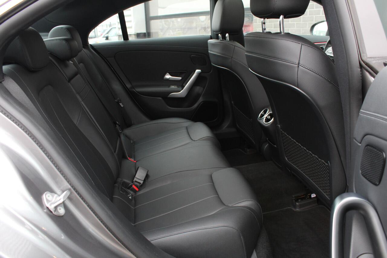 Mercedes-Benz CLA-KLASSE 200 Business Solution Luxury / Panoramadak / N.A.P.