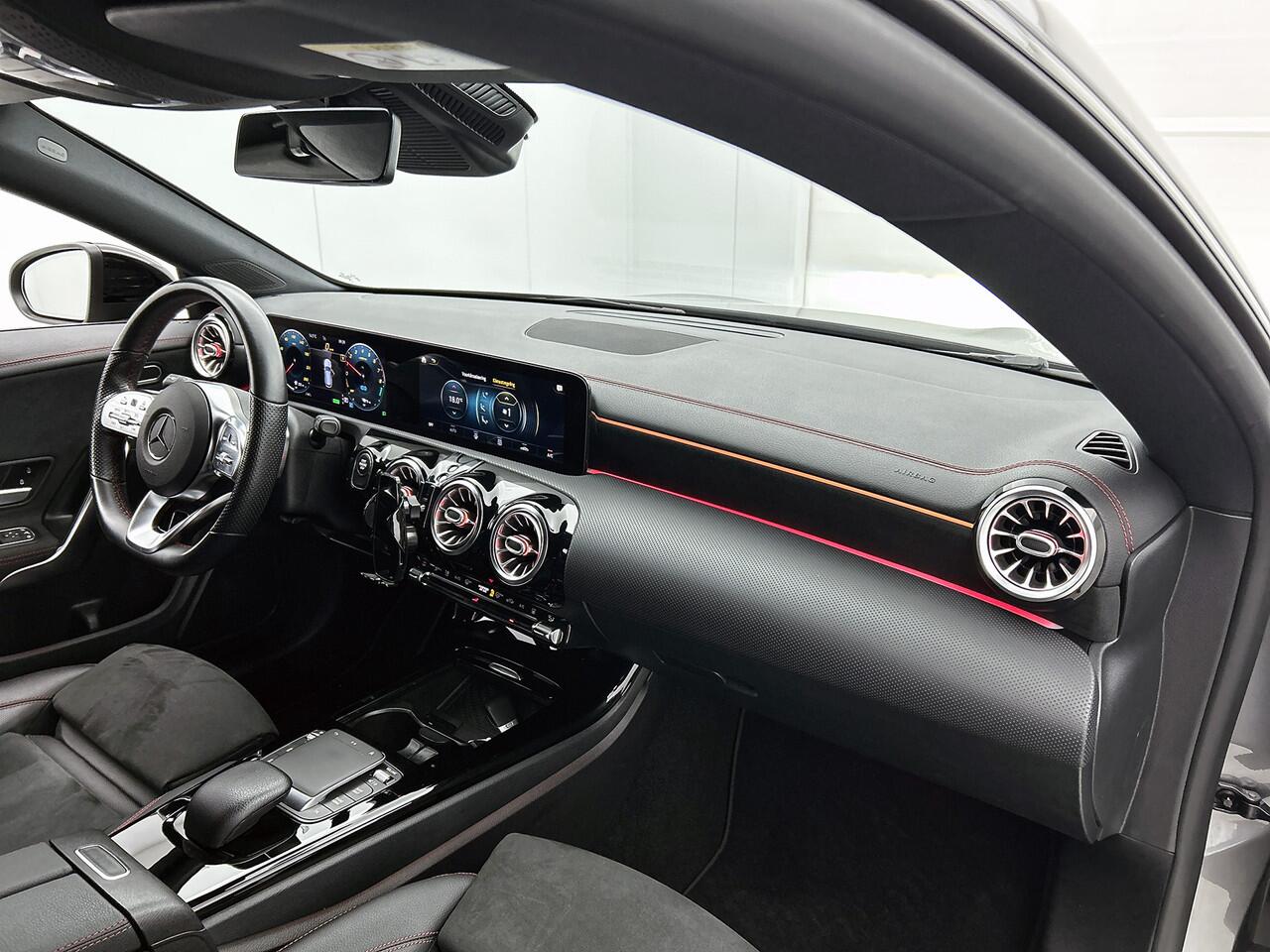 Mercedes-Benz CLA-KLASSE Shooting Brake 250 e Business Solution AMG Limited 5 spaaks lichtmetalen velgen | MBUX wide screen | Navigatie | Parking support met camera achter | Inclusief 24 maanden MB Certified garantie voor Europa.