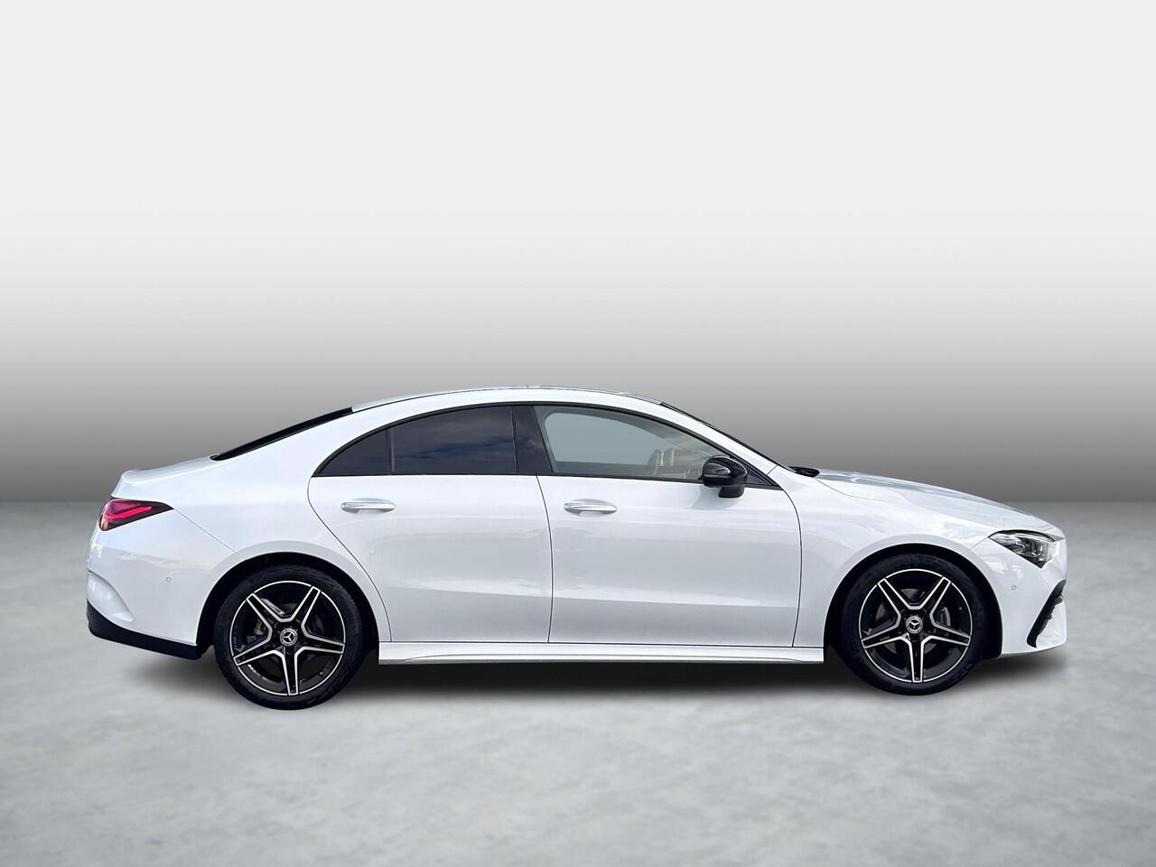 Mercedes-Benz CLA-KLASSE 180 AMG Line | Night Pakket | Burmester Surround Sound | Dodehoekassistent | MULTIBEAM LED Koplampen | Sfeerverlichting | Stoelverwarming | Achteruitrijcamera | Elektrisch Inklapbare Buitenspiegels