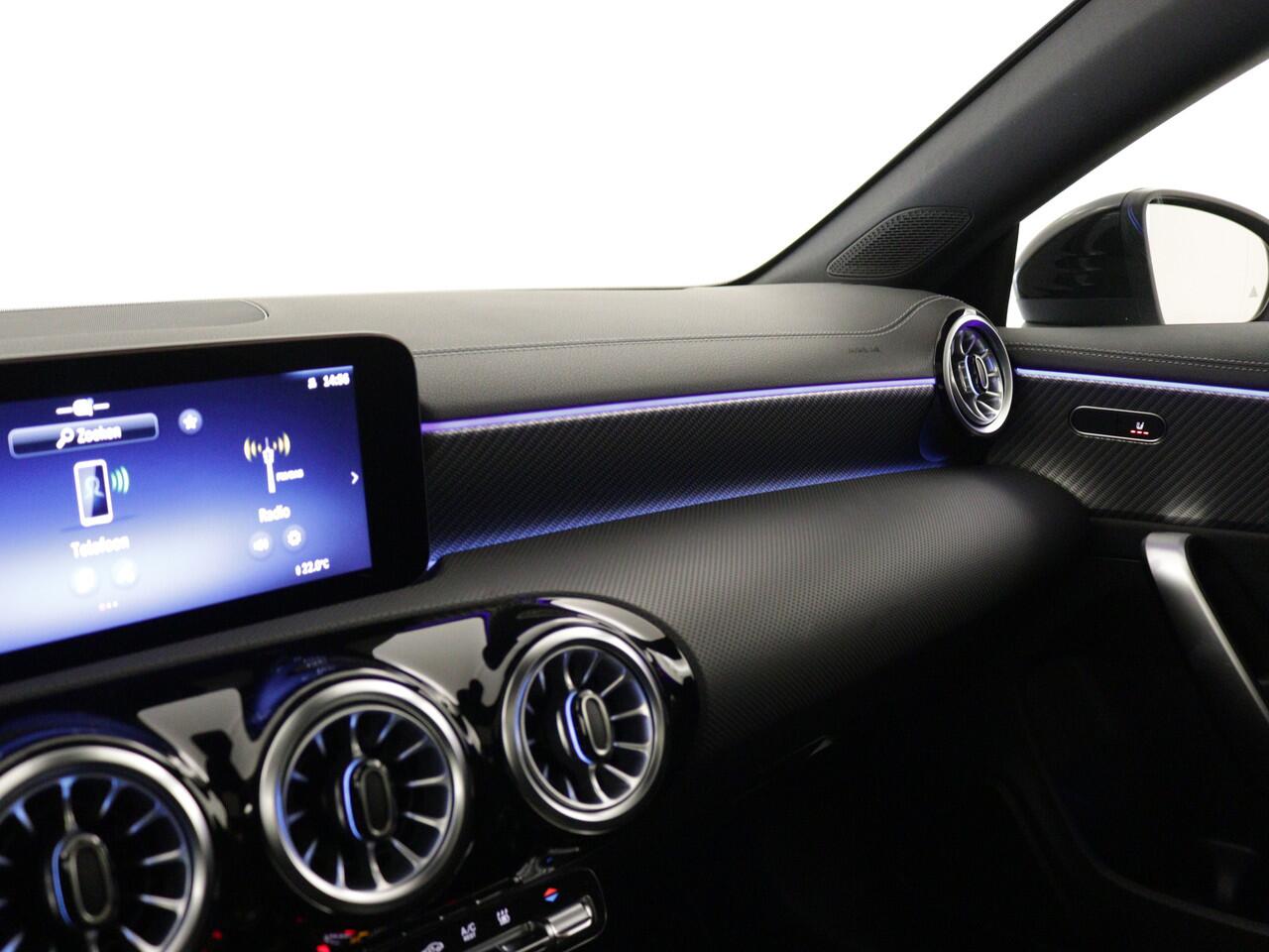 Mercedes-Benz CLA-KLASSE 250 e Star Edition | Nightpakket | Panoramaschuifdak | USB pakket plus | Parkeerpakket met achteruitrijcamera | Dodehoekassistent | KEYLESS GO-comfortpakket | Sfeerverlichting | Draadloos oplaadsysteem voor smartphone |