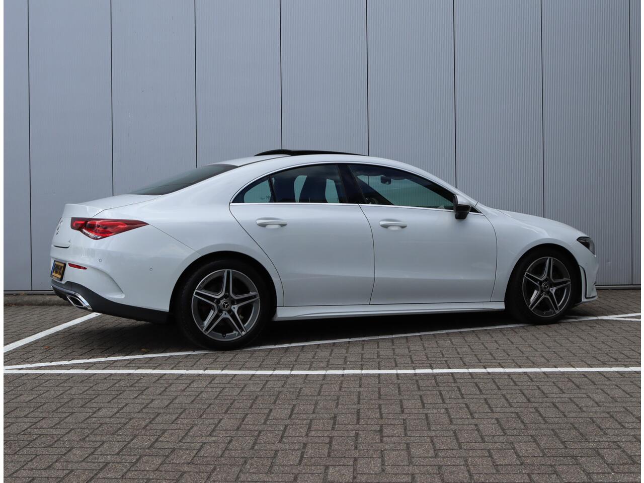 Mercedes-Benz CLA-KLASSE 200 AMG | Panoramadak | Camera | LED | Org. NL