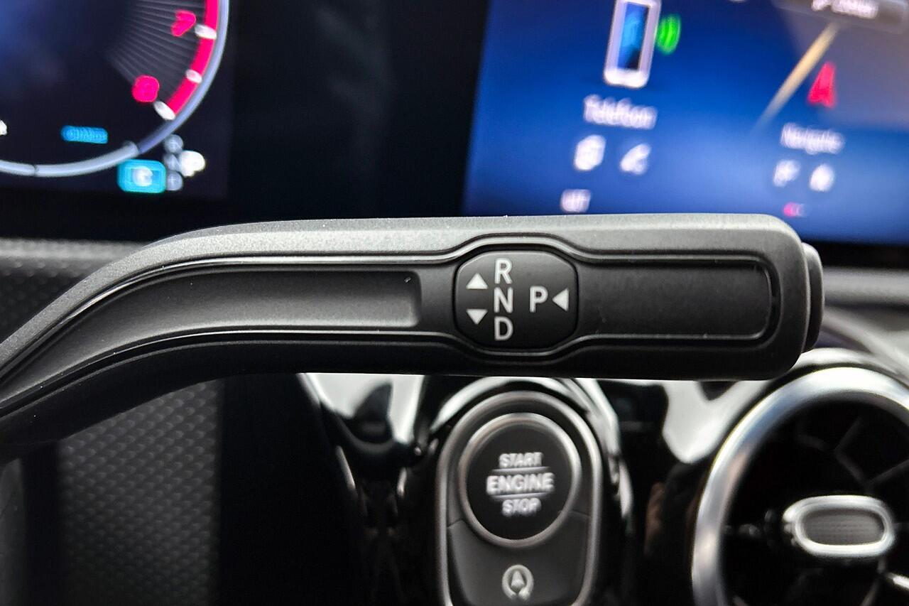 Mercedes-Benz CLA-KLASSE Shooting Brake 180 Business Solution 18", stuur- en stoelverw.