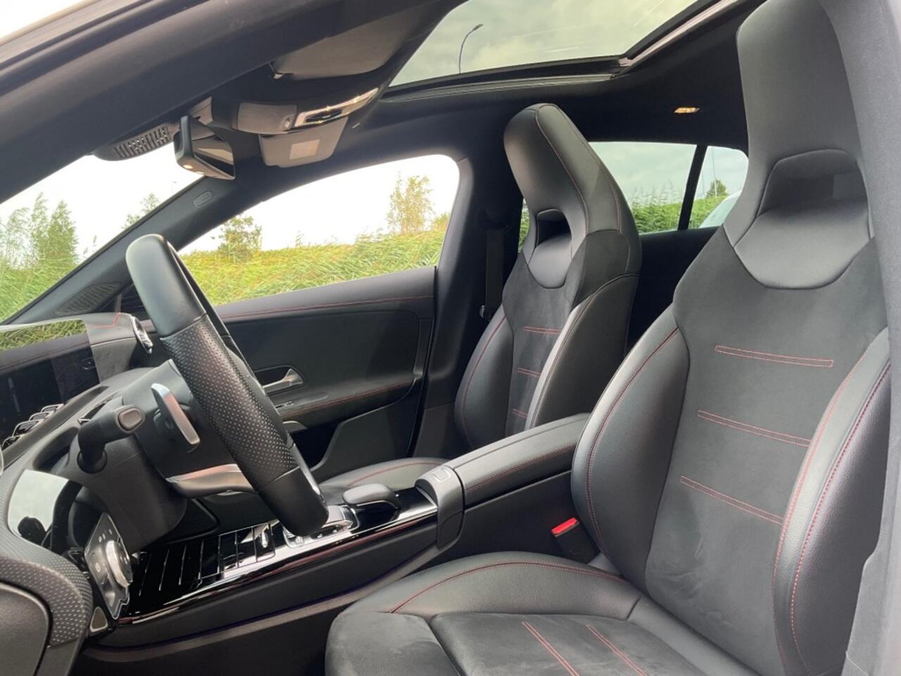 Mercedes-Benz CLA-KLASSE CLA 200 AUT. 163PK AMG-PAKKET PANO-DAK SFEERVERLICHTING CAMERA AIRCO LMV PDC