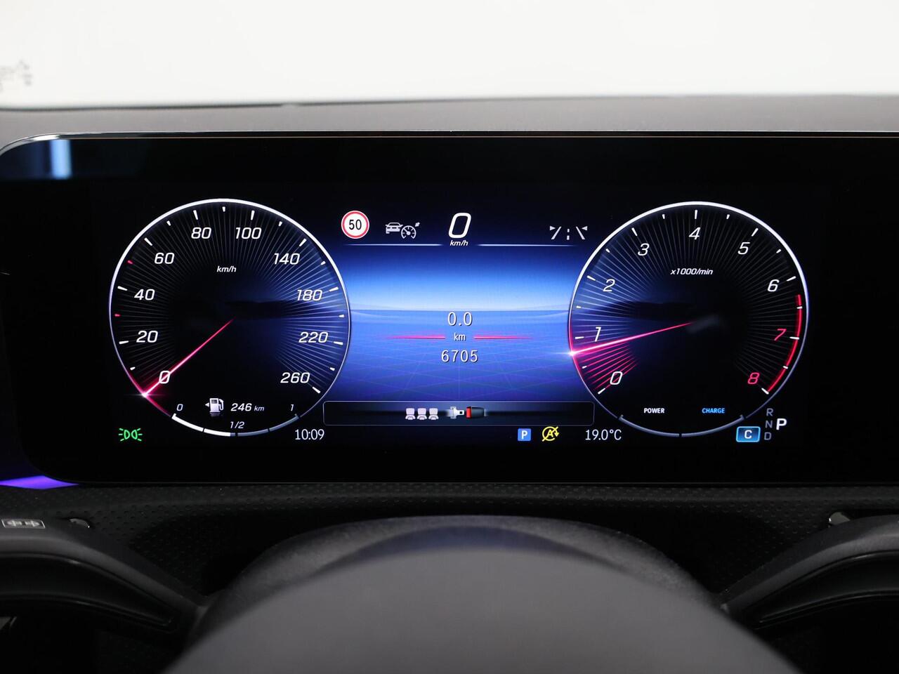 Mercedes-Benz CLA-KLASSE 180 Business Solution AMG | Night | Panoramadak | Memory stoelen | Head-up display | Sfeerverlichting | 360 camera |