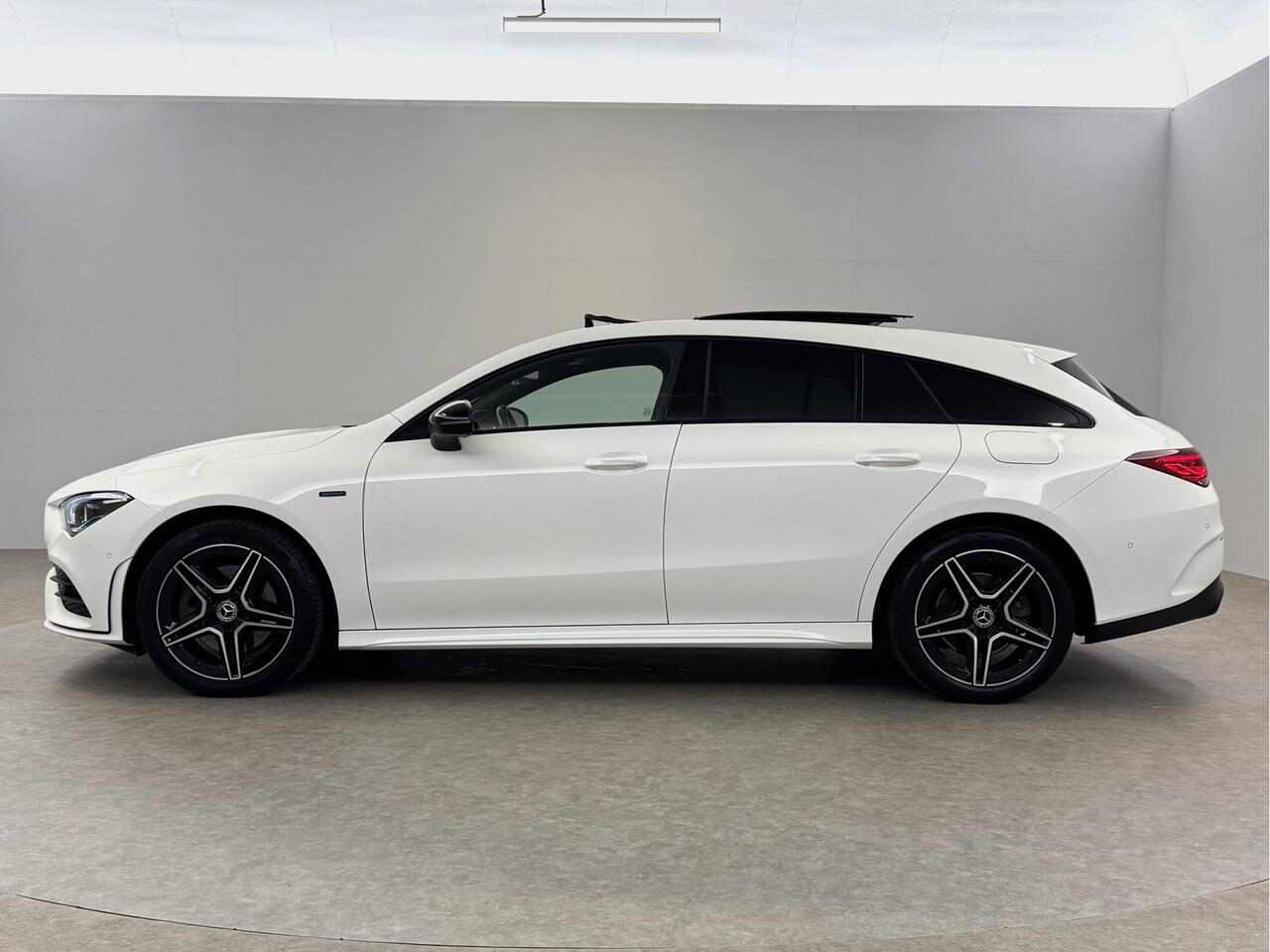 Mercedes-Benz CLA-KLASSE Shooting brake 250 e AMG Night | SOH 97% | Pano | Sfeerverl. | Burmester | Virtual | Camera | Trekh. | Carplay | Adaptive Cruise