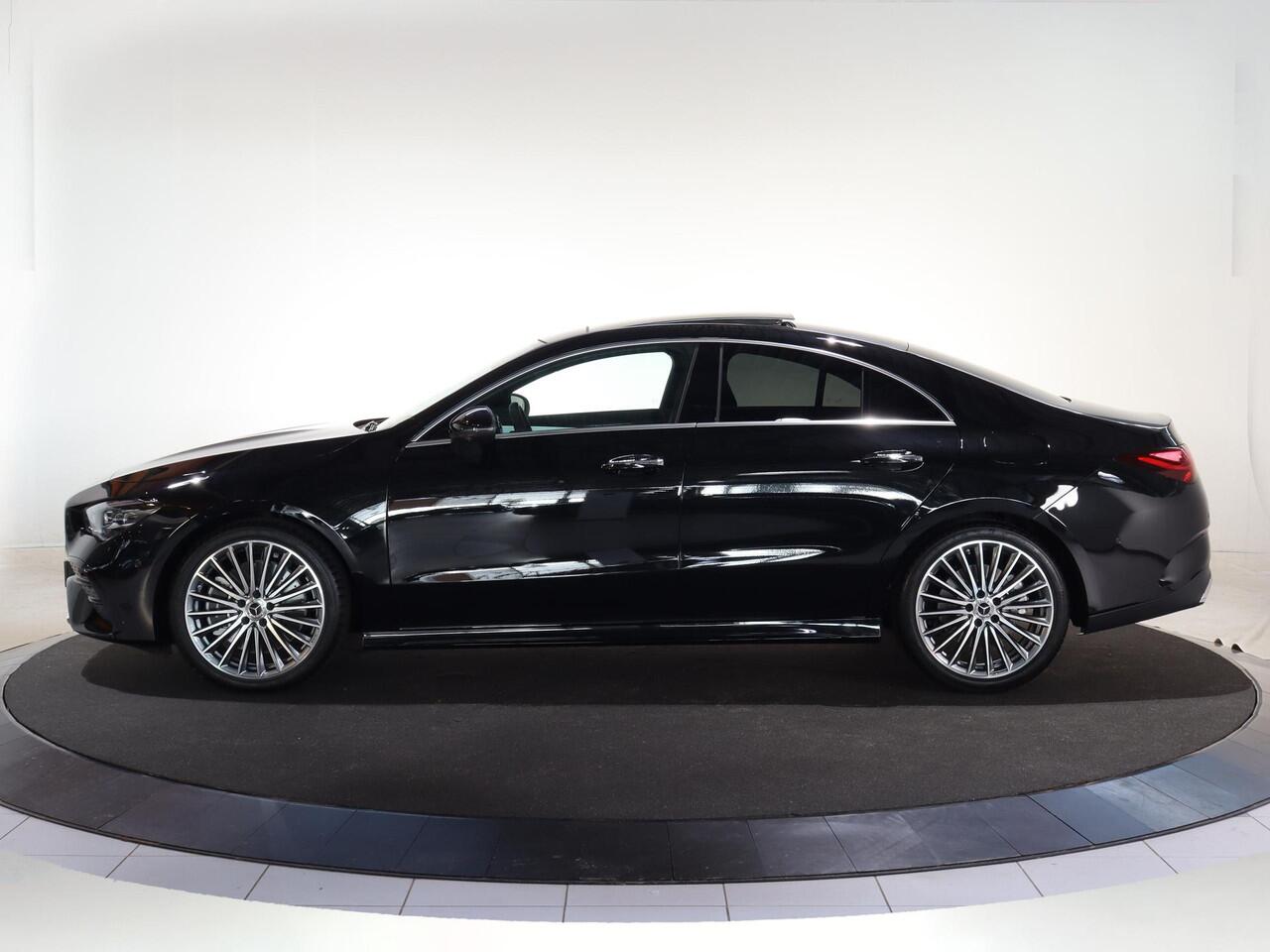 Mercedes-Benz CLA-KLASSE 180 Business Solution AMG | Panoramaschuifdak | Trekhaak | Burmester | Rijassistentiepakket Plus | Techniekpakket | Winterpakket |