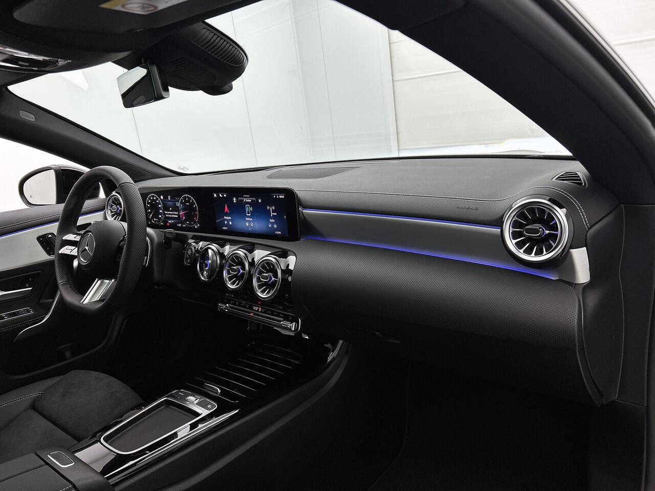 Mercedes-Benz CLA-KLASSE Shooting Brake 180 Business Solution AMG | AMG Line Plus pakket | Head-up Display | Panoramaschuifdak | Augmented Reality navigatie | Memorypakket | Multibeam LED | 19 inch AMG velgen | 360°-camera |