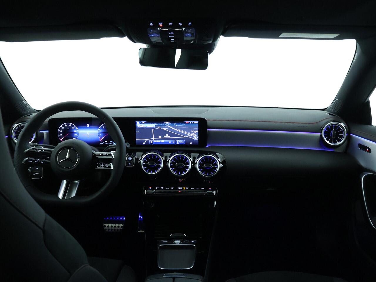 Mercedes-Benz CLA-KLASSE Shooting Brake 180 AMG Line LIMITED | Nightpakket | Parkeerpakket met achteruitrijcamera | KEYLESS GO | Dodehoekassistent | USB pakket plus | EASY PACK achterklep | MULTIBEAM LED | Verwarmde stoelen vooraan |