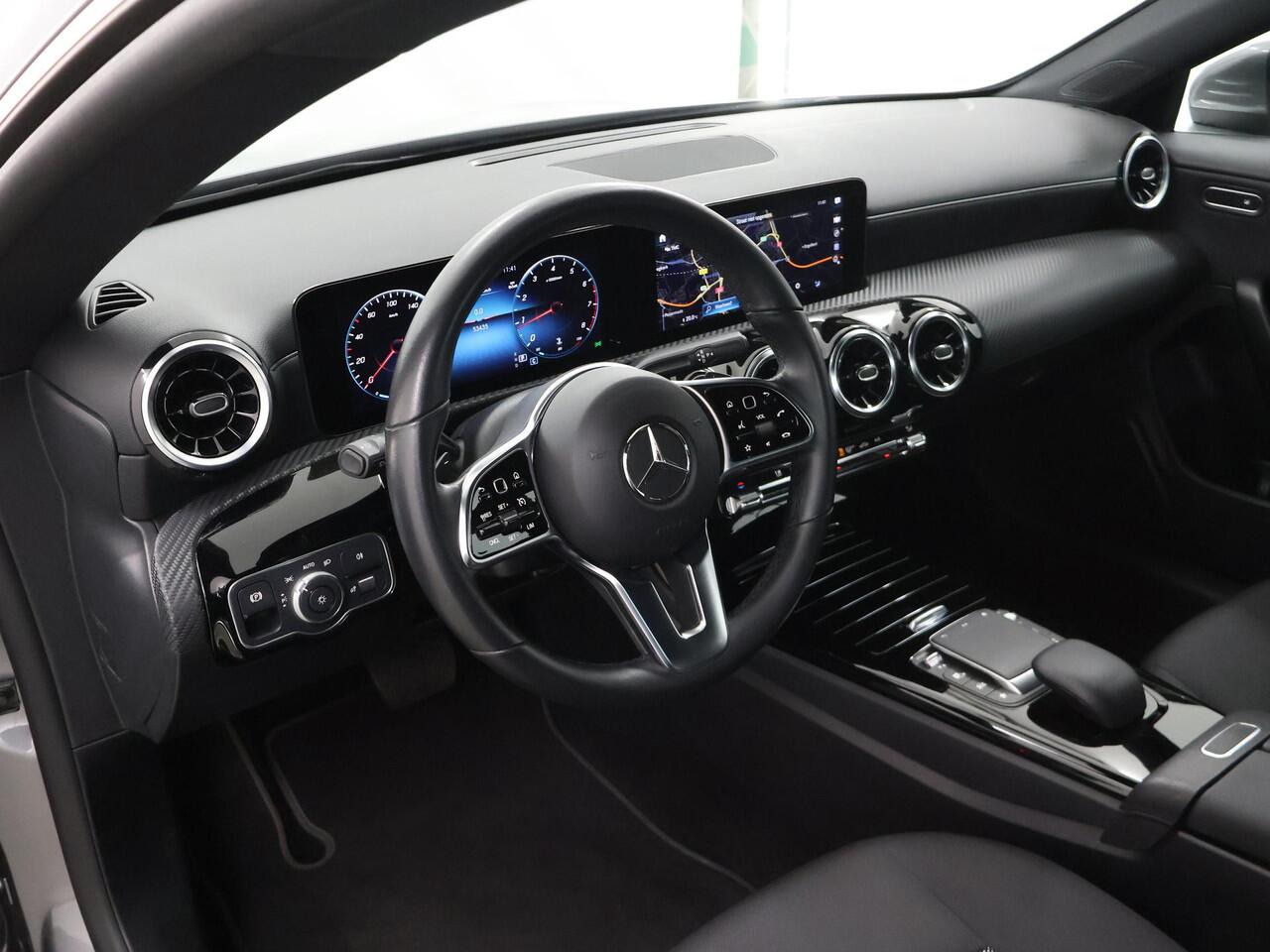 Mercedes-Benz CLA-KLASSE 180 Business Line | Apple Carplay | Widescreen | Stoelverwarming | Achteruitrijcamera |