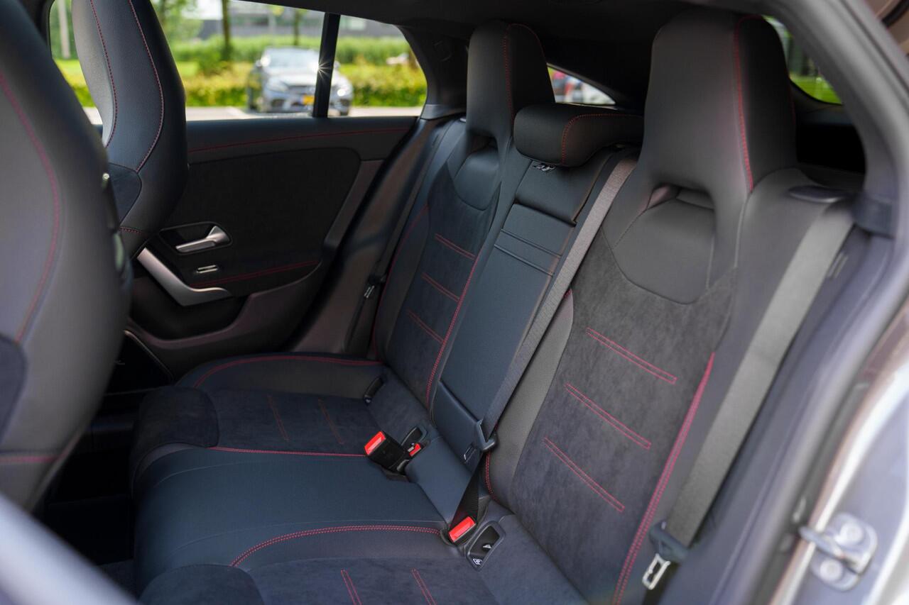 Mercedes-Benz CLA-KLASSE 250e Shooting Brake Business Solution AMG | Panoramaschuifdak | Burmester | Rijassistentiepakket | Night | Trekhaak