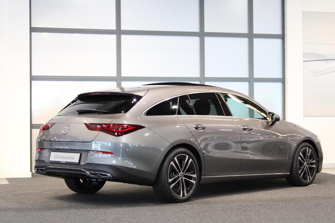 Mercedes-Benz CLA-KLASSE Shooting Brake 180 Luxury Line Panorama dak | Trekhaak
