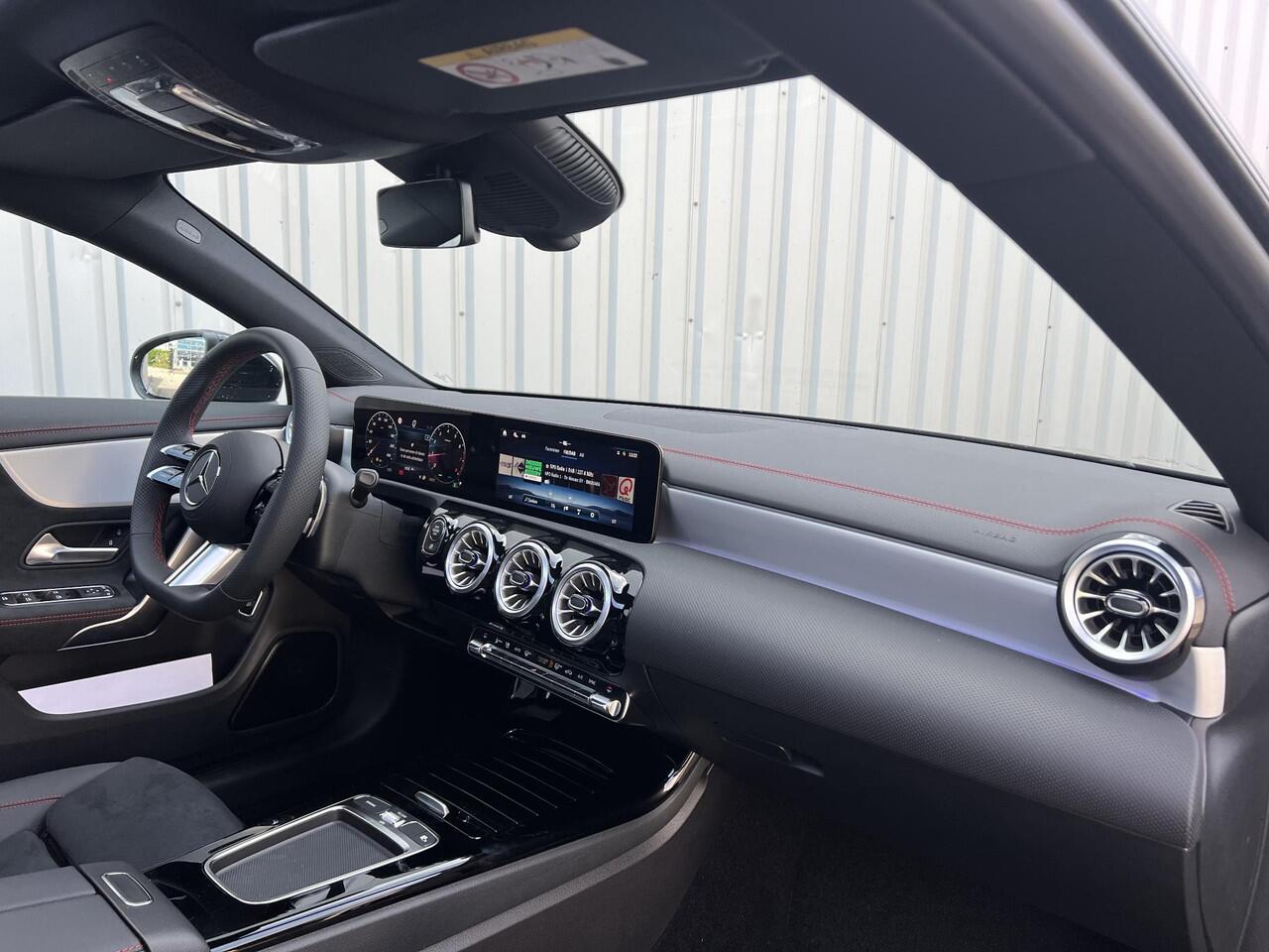 Mercedes-Benz CLA-KLASSE Shooting Brake 180 AMG | Panoramadak | | Premium Pakket | Night Pakket | Panoramadak | Trekhaak | MULTIBEAM LED Koplampen | Apple CarPlay | Android Auto | Advanced Sound System