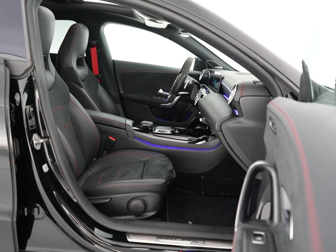 Mercedes-Benz CLA-KLASSE 35 AMG 306pk 4MATIC Premium Plus |panoramadak|Burmester|HUD|BLIS|Apple Carplay|stoelverwarming|parkeercamera|adaptive cruise control|clima control|