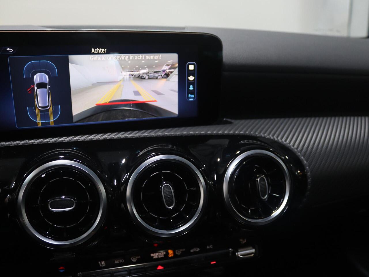 Mercedes-Benz CLA-KLASSE Shooting Brake 180 Star Edition | Dodehoekassistent | Achteruitrijcamera | Multibeam LED koplampen