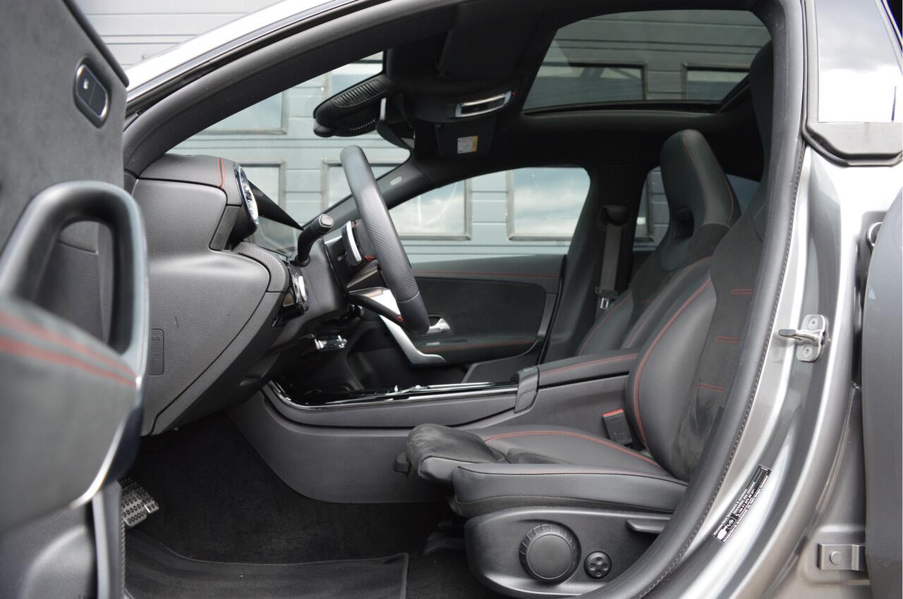 Mercedes-Benz CLA-KLASSE 200 AMG Line | PANO | SFEERVERLICHTING | CAMERA | KEYLESS |