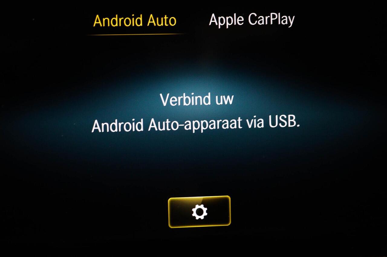 Mercedes-Benz CLA-KLASSE 180 AMG Line | WIDESCREEN | PANORAMADAK | SFEERVERLICHTING