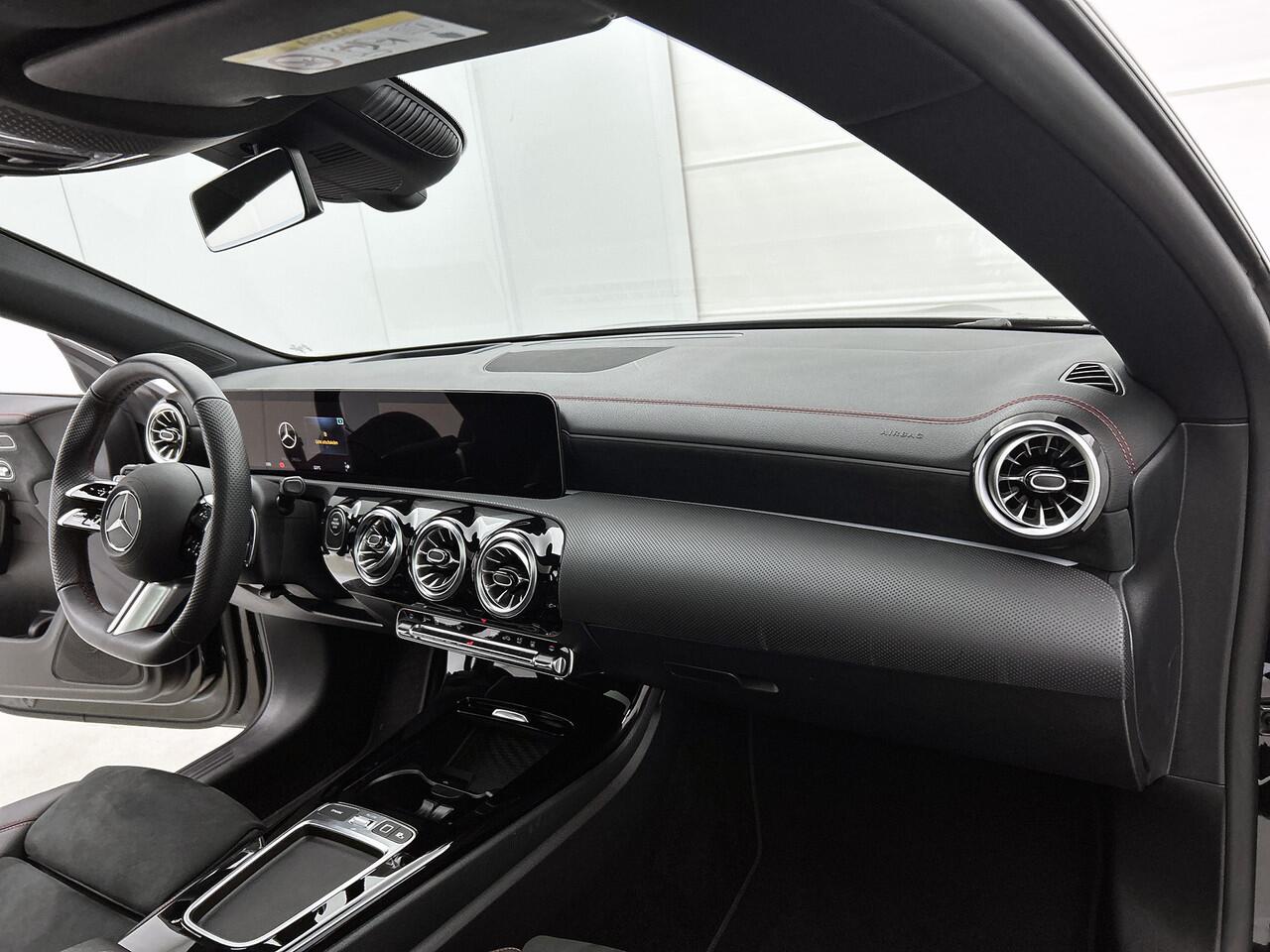 Mercedes-Benz CLA-KLASSE Shooting Brake 250 e Star Edition | Panoramdak | Memory Stoelen | Head-up display | 360°-camera | Inclusief 24 maanden MB Certified garantie voor Europa.