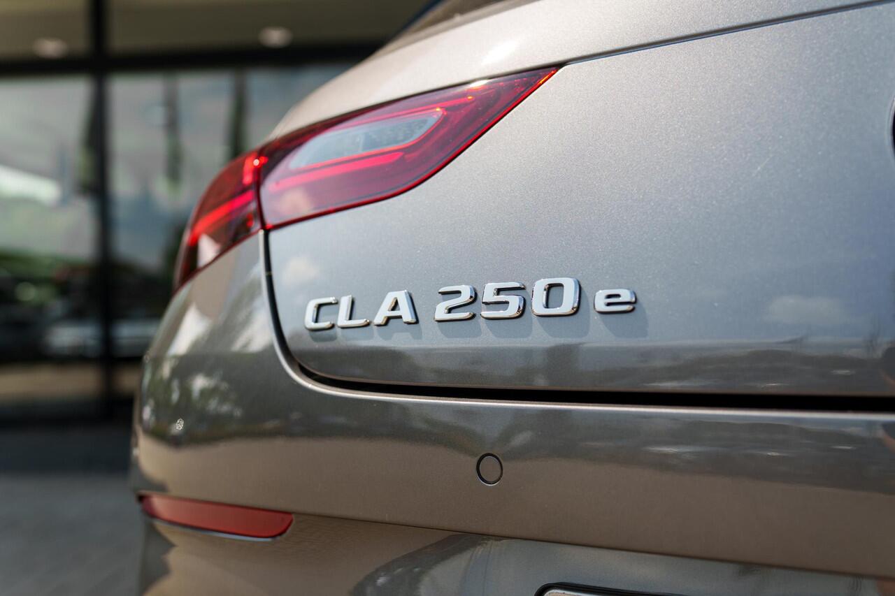 Mercedes-Benz CLA-KLASSE 250e Shooting Brake Business Solution AMG | Panoramaschuifdak | Burmester | Rijassistentiepakket | Night | Trekhaak