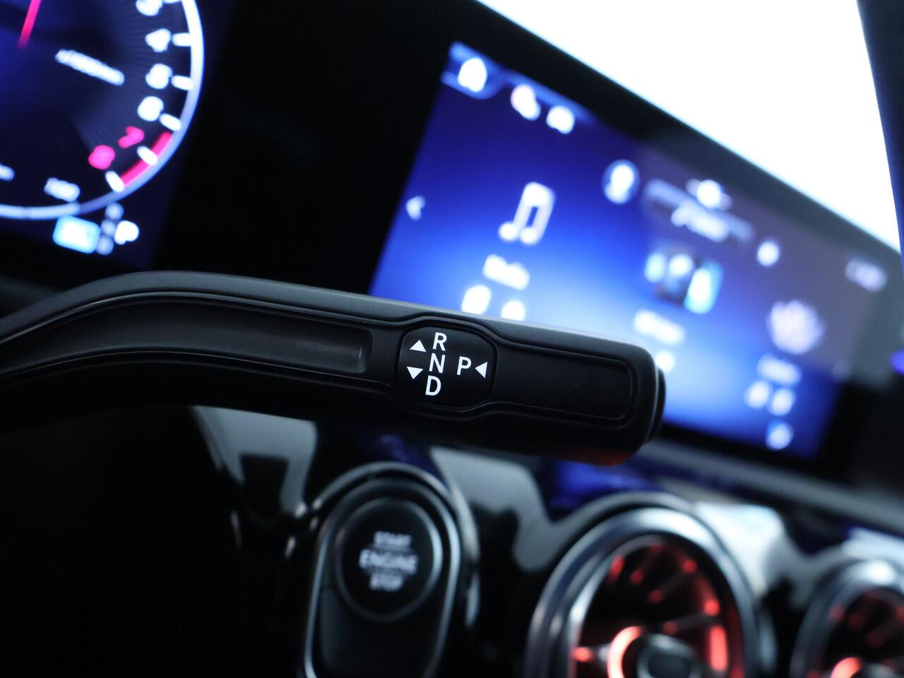 Mercedes-Benz CLA-KLASSE 250 e AMG Plug-In Hybride AMG LIne | Night PAkket | 19 Inch AMG Velgen | Dodehoek Assist | Multibeam Koplampen | 11kW Laden. Inclusief 48 maanden MB Certified garantie voor Europa.