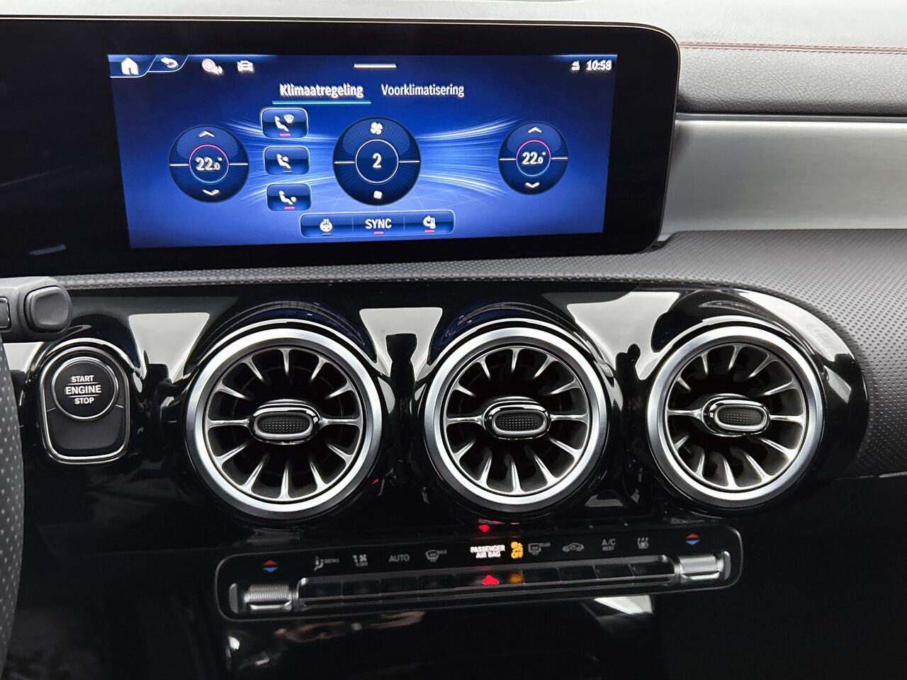 Mercedes-Benz CLA-KLASSE Shooting Brake 250 e AMG Plug-In Hybride AMG Line | Night Pakket | Trekhaak | Sfeerverlichting | Ledkoplampen | Achteruitrijcamera | KeyLess-Go. Inclusief 24 maanden MB Certified garantie voor Europa.