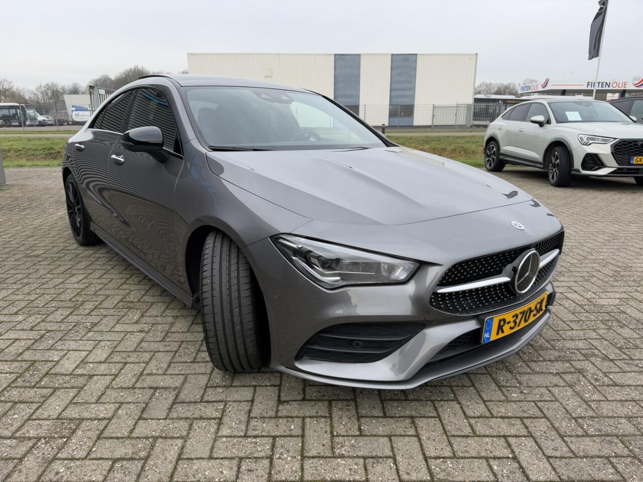 Mercedes-Benz CLA-KLASSE 180 AMG Line Panoramadak-/ Schuif-kanteldak Widescreen Keyless Entry Head-Up Display Ambienteverlichting ACC 19 Inch LED 360 Graden Camera Night Pakket BTW Vol!!