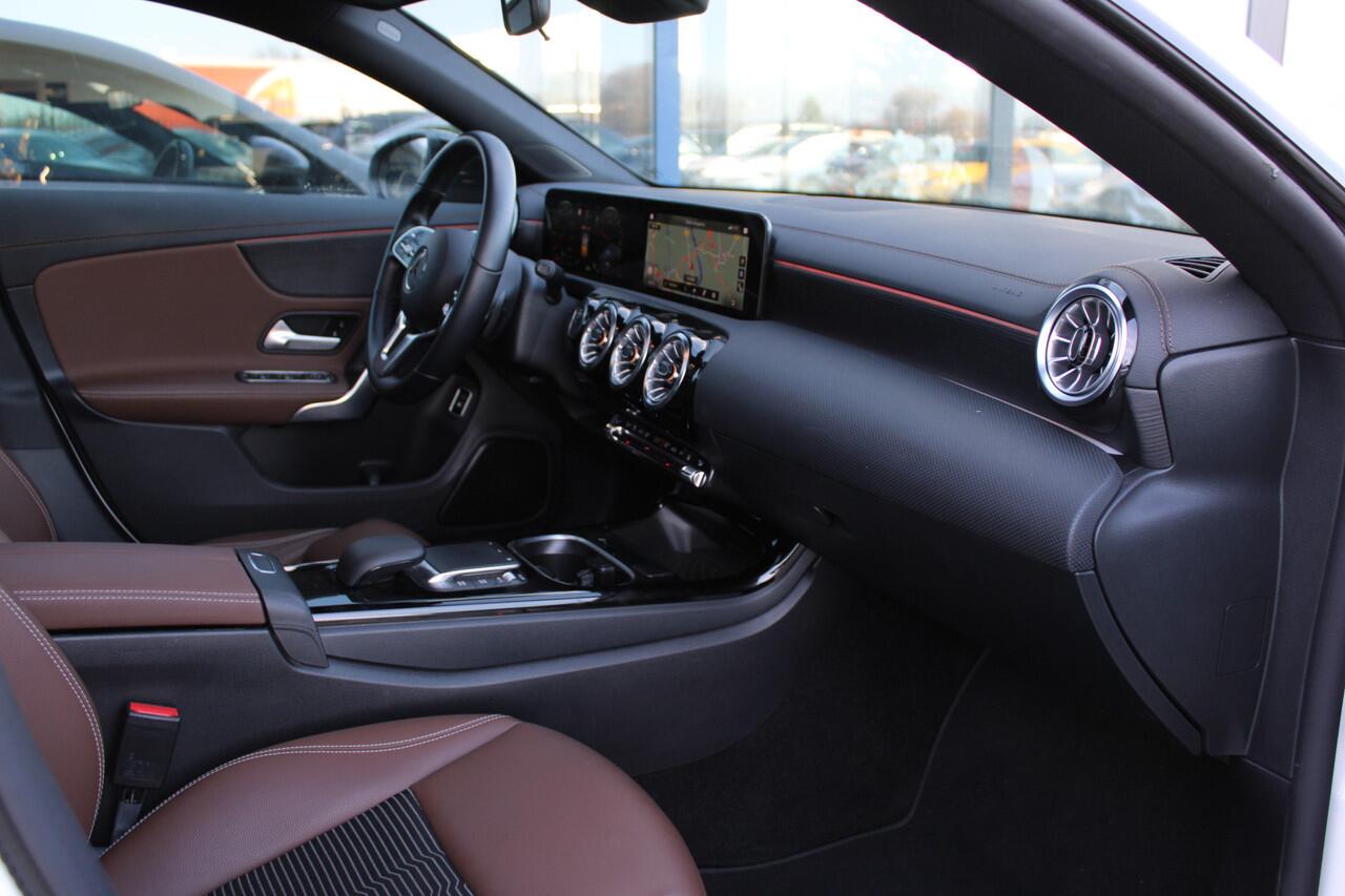 Mercedes-Benz CLA-KLASSE Shooting Brake 250e AUT8 Premium NIGHT PAKKET PANORAMADAK SFEER CARPLAY 18''