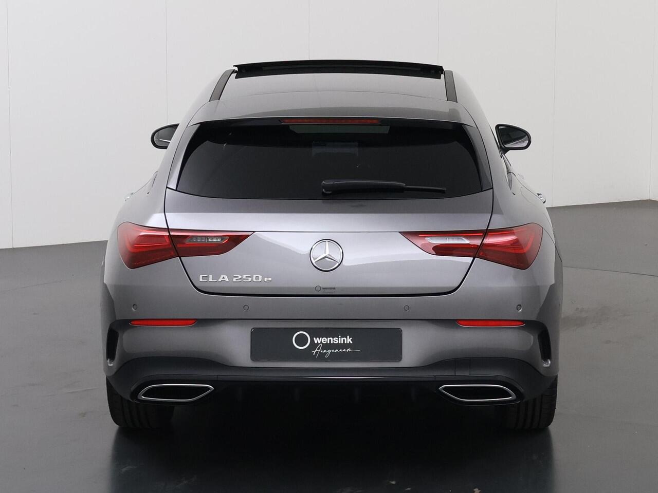 Mercedes-Benz CLA-KLASSE 250e Shooting Brake Business Solution AMG | Panoramaschuifdak | Nightpakket | 19 inch AMG-velgen| Verwarmde stoelen | Sfeerverlichting | LED koplampen |