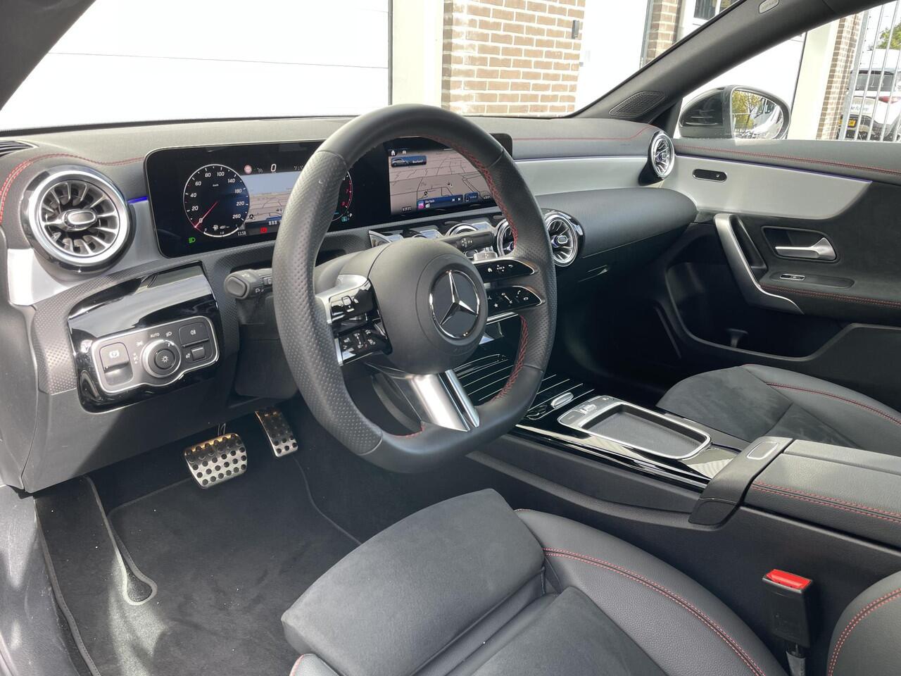 Mercedes-Benz CLA-KLASSE Shooting Brake 200 AMG Line | Achteruitrijcamera | Stoelverwarming | Sfeerverlichting