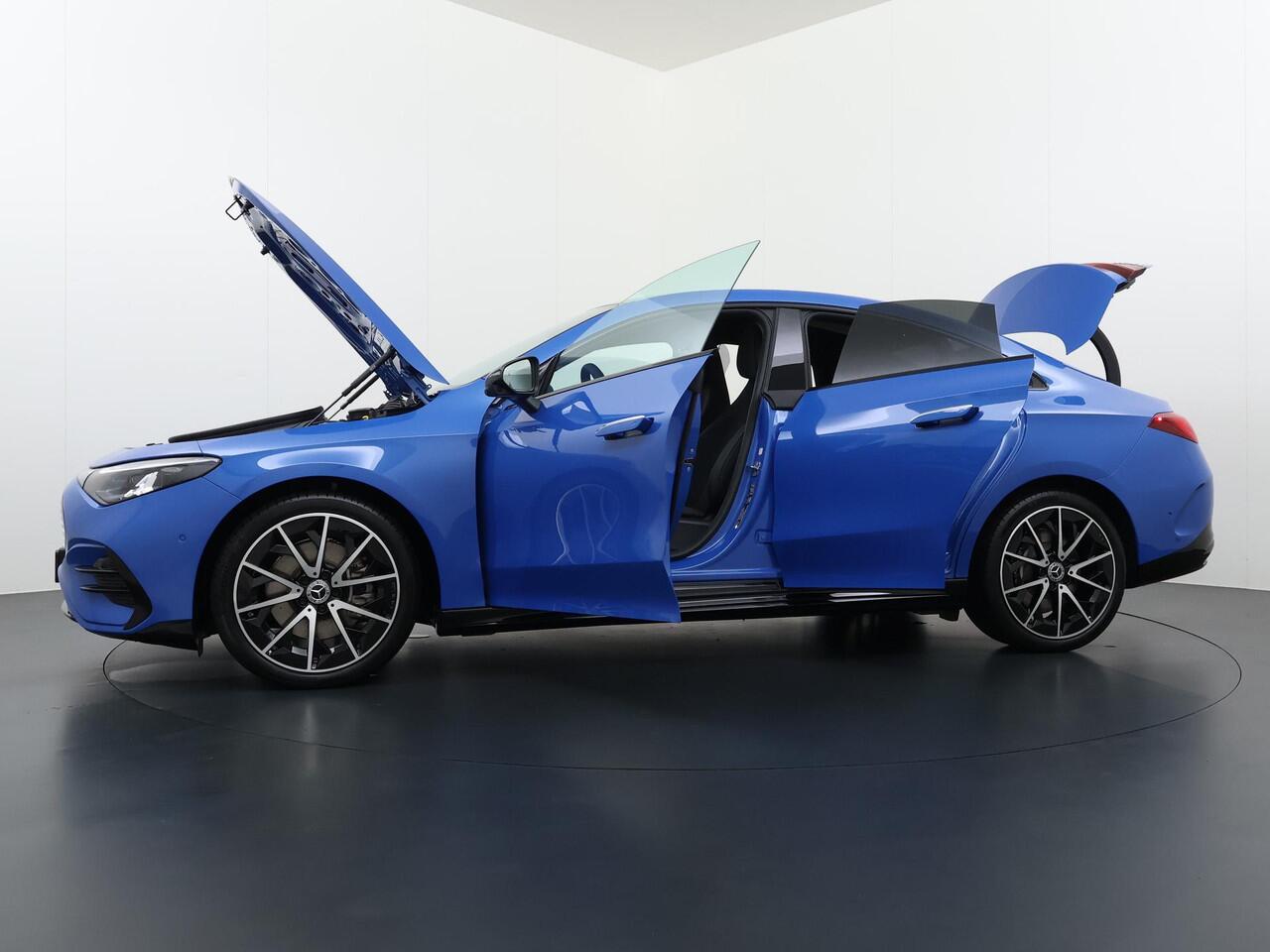 Mercedes-Benz CLA-KLASSE 250+ Launch Edition 85 kWh Accu | Trekhaak Wegklapbaar | Memorystoelen | Warmtepomp | Multibeam Led | Stoelverwarming Voorin | Distronic Cruise Control | Achteruitrijcamera | Nightpakket | Dodehoekassistent