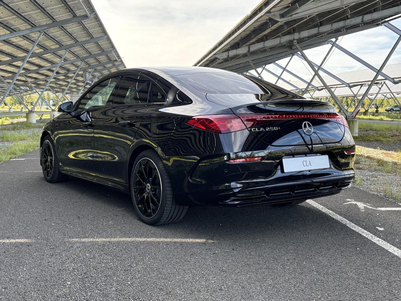 Mercedes-Benz CLA-KLASSE 250+ Launch Edition 85 kWh | Night | Panoramadak | DISTRONIC | Achteruitrijcamera | Dodehoekassistent |