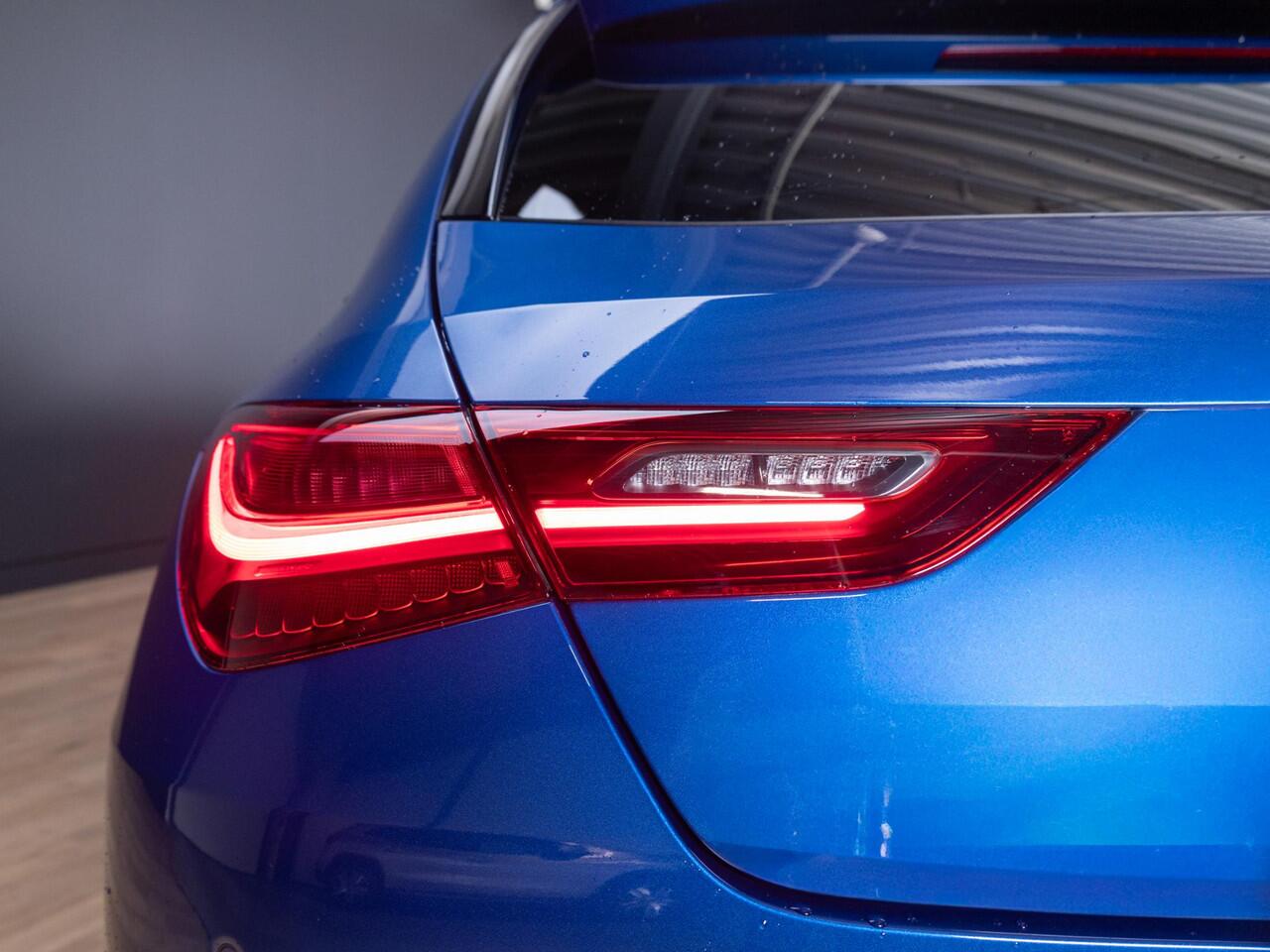 Mercedes-Benz CLA-KLASSE Shooting Brake 180 Star Edition AMG LIMITED Panorama dak