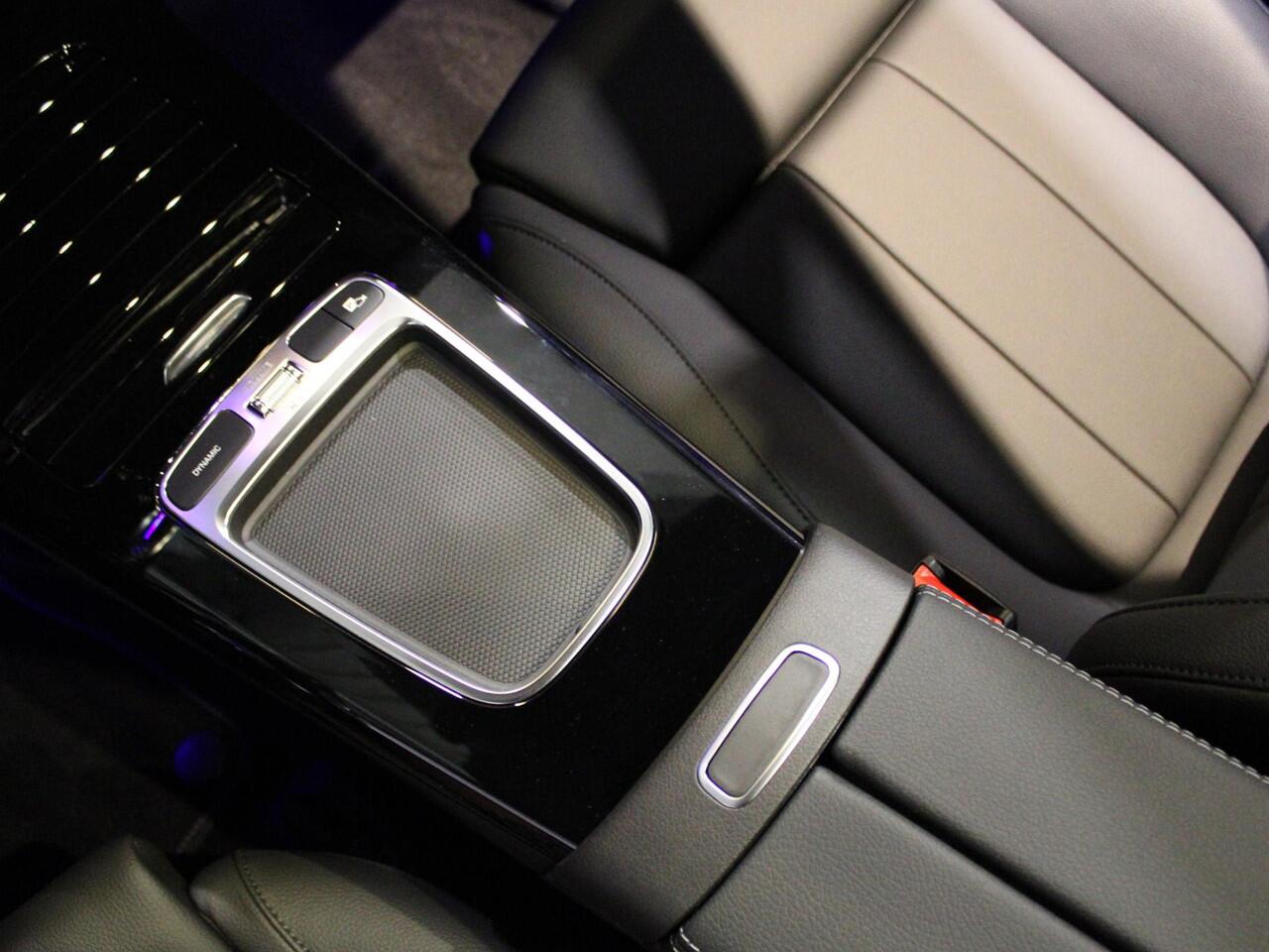 Mercedes-Benz CLA-KLASSE Shooting Brake 200 Luxury Line Panorama dak