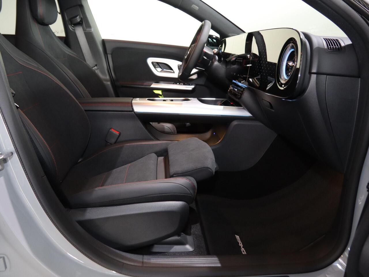 Mercedes-Benz CLA-KLASSE 250+ Launch Edition 85 kWh | Night | Panoramadak | Stoelverwarming | DISTRONIC | Achteruitrijcamera | Dodehoekassistent |